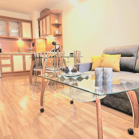 Arboro Royal Plaza Apartment โบโรเวทส์ ภายนอก รูปภาพ